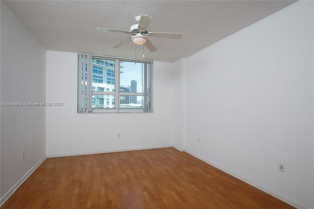 For Sale: $419,000 (1 beds, 1 baths, 721 Square Feet)