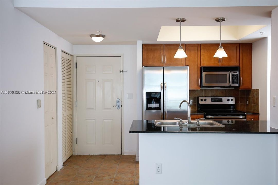 For Sale: $419,000 (1 beds, 1 baths, 721 Square Feet)