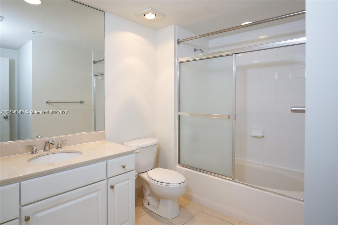 For Sale: $419,000 (1 beds, 1 baths, 721 Square Feet)