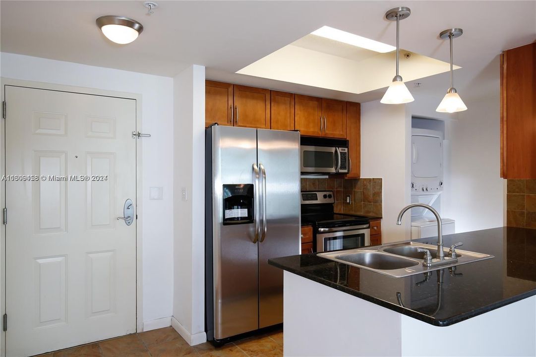 For Sale: $419,000 (1 beds, 1 baths, 721 Square Feet)