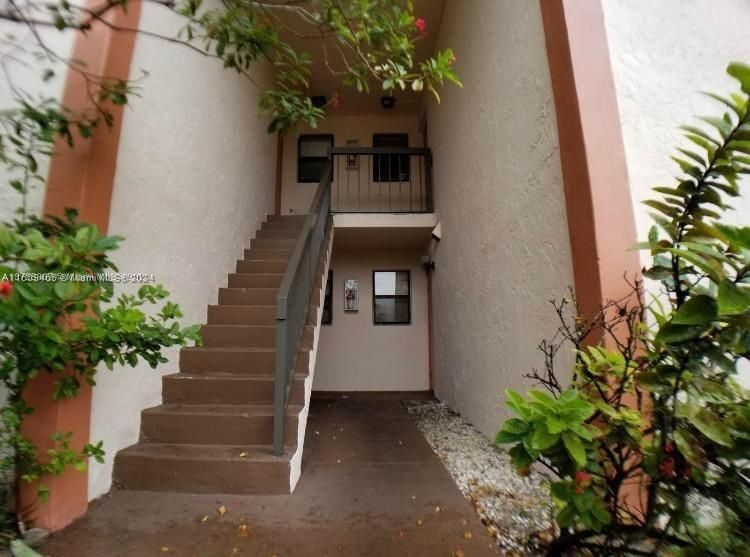 En Venta: $275,000 (2 camas, 2 baños, 970 Pies cuadrados)