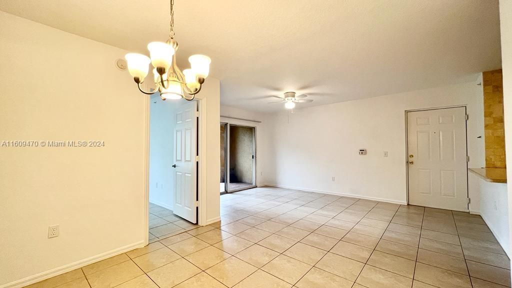 Recently Rented: $2,000 (2 beds, 1 baths, 926 Square Feet)