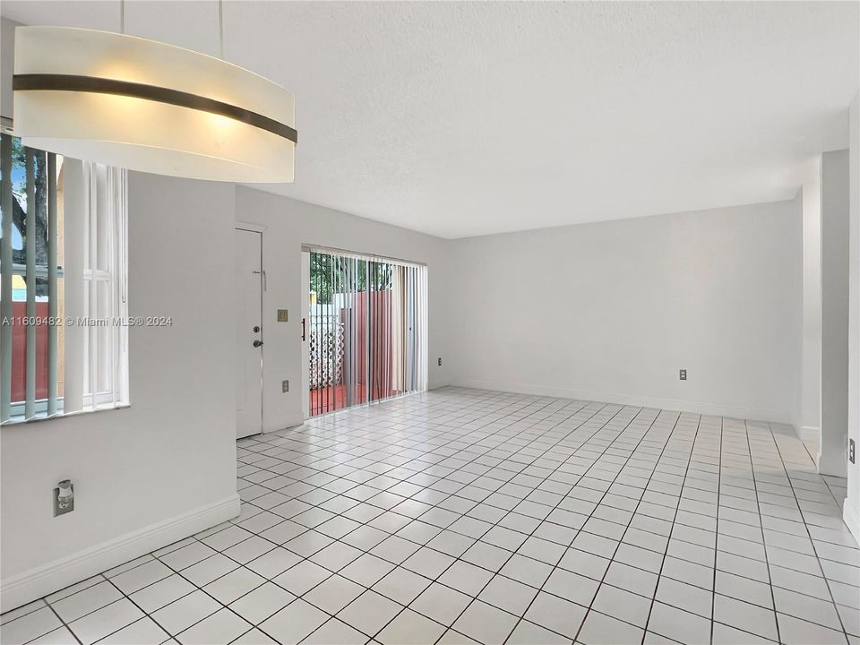 For Rent: $2,850 (2 beds, 2 baths, 979 Square Feet)