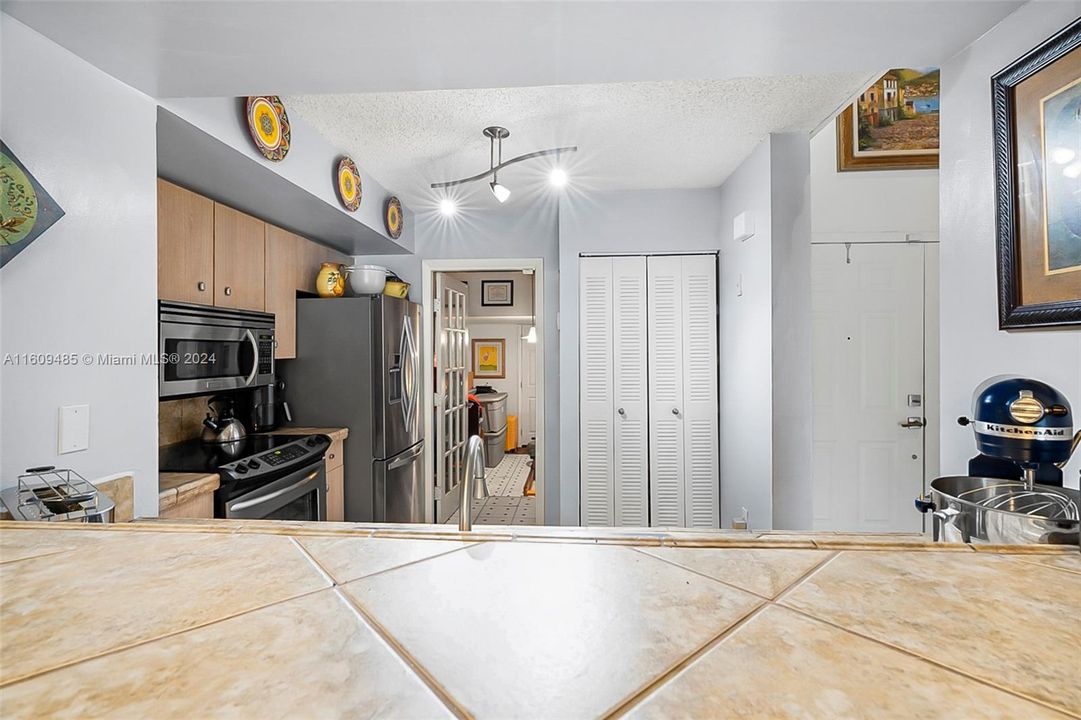 For Sale: $430,000 (2 beds, 2 baths, 1226 Square Feet)