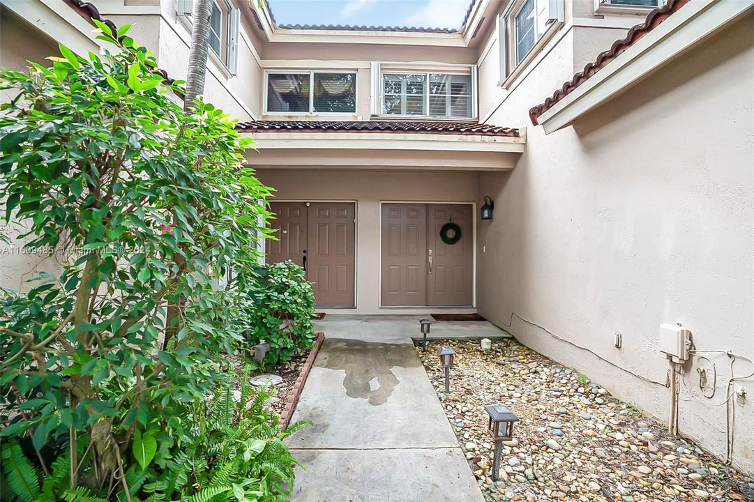 Recently Sold: $430,000 (2 beds, 2 baths, 1226 Square Feet)