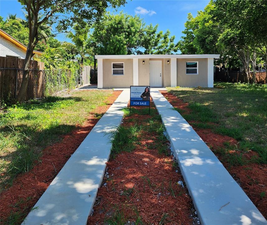 For Sale: $448,000 (3 beds, 1 baths, 970 Square Feet)