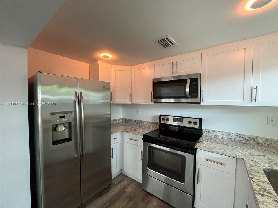 For Sale: $448,000 (3 beds, 1 baths, 970 Square Feet)