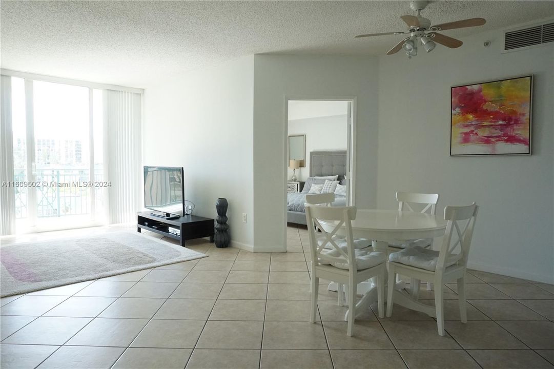 For Rent: $4,500 (2 beds, 2 baths, 1141 Square Feet)