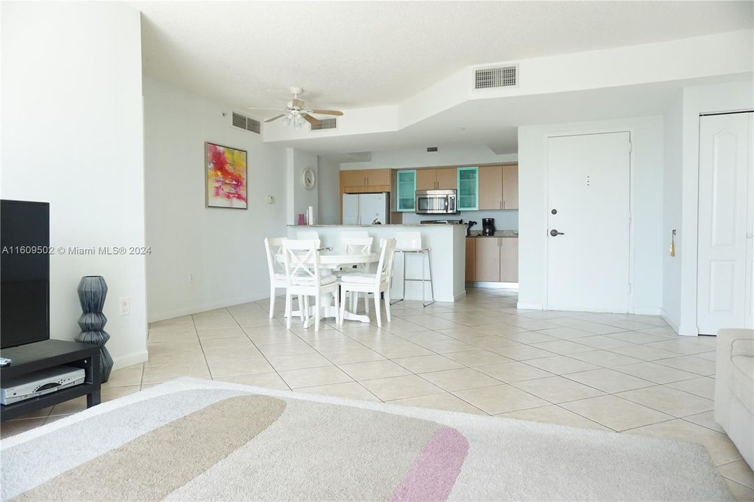 For Rent: $4,500 (2 beds, 2 baths, 1141 Square Feet)