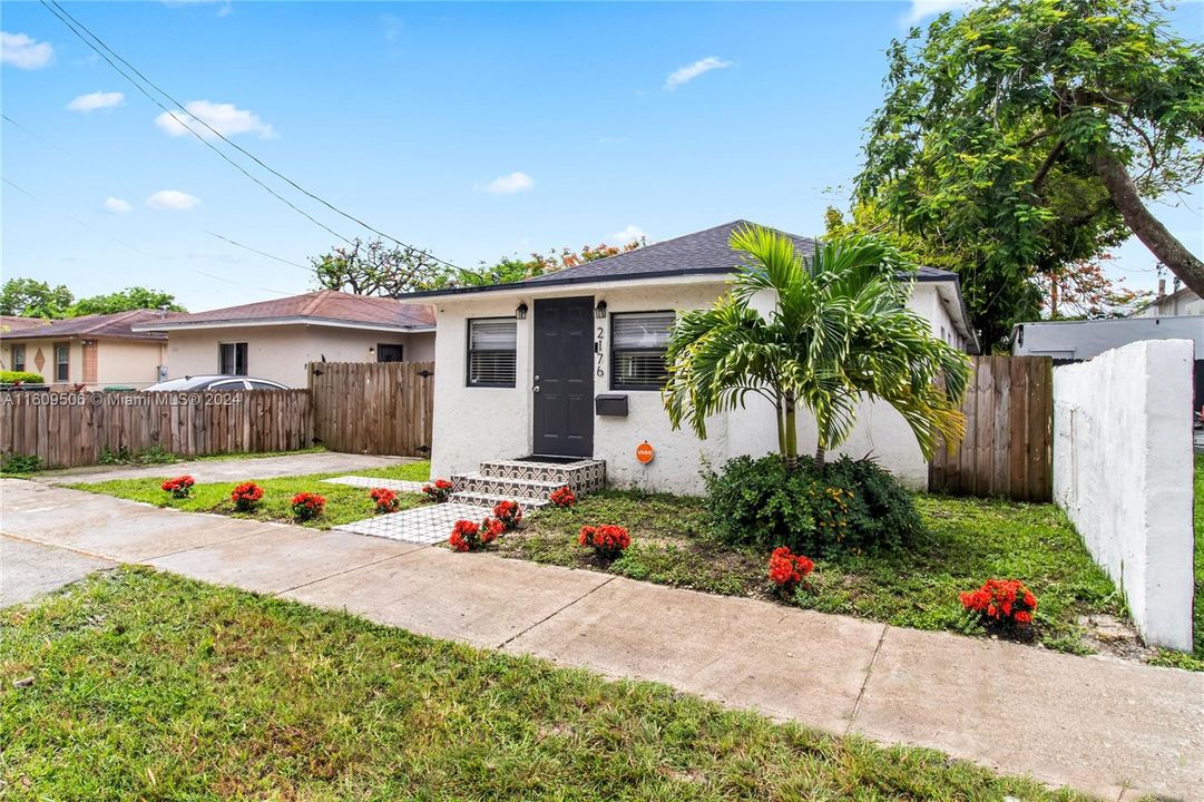 For Sale: $530,000 (4 beds, 2 baths, 1520 Square Feet)