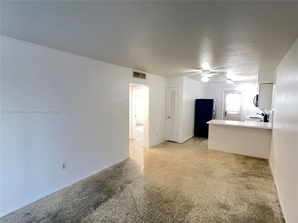 For Rent: $2,395 (2 beds, 1 baths, 3760 Square Feet)