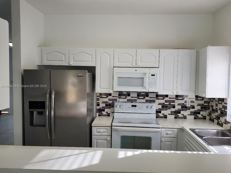 For Rent: $3,300 (3 beds, 2 baths, 1460 Square Feet)