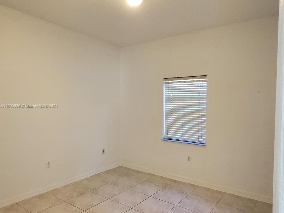 Recently Rented: $3,300 (3 beds, 2 baths, 1460 Square Feet)