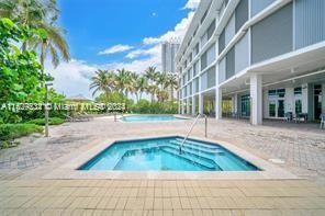 Active With Contract: $5,350 (1 beds, 1 baths, 819 Square Feet)