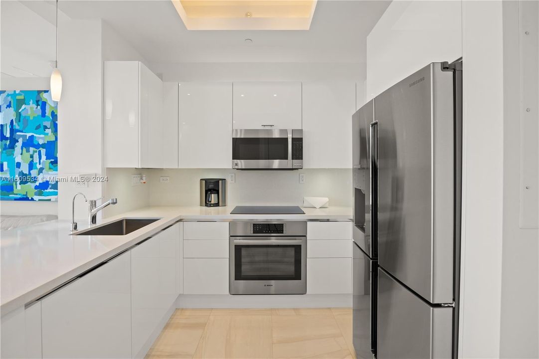 Active With Contract: $5,350 (1 beds, 1 baths, 819 Square Feet)