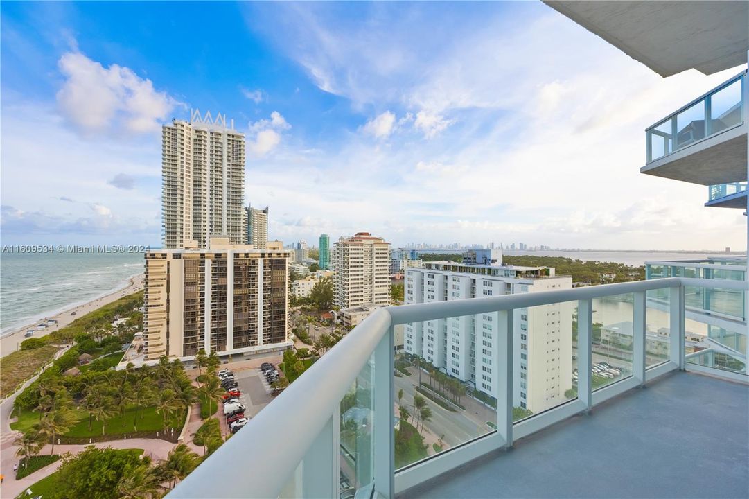 Active With Contract: $5,350 (1 beds, 1 baths, 819 Square Feet)