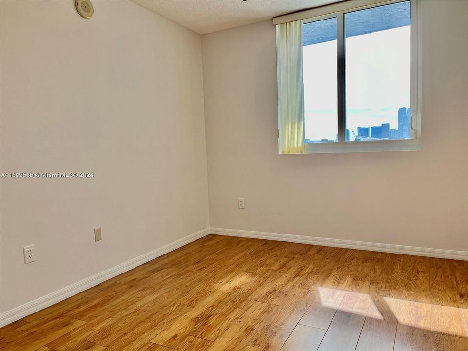 For Rent: $2,550 (1 beds, 1 baths, 718 Square Feet)