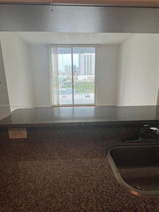 For Rent: $2,550 (1 beds, 1 baths, 718 Square Feet)