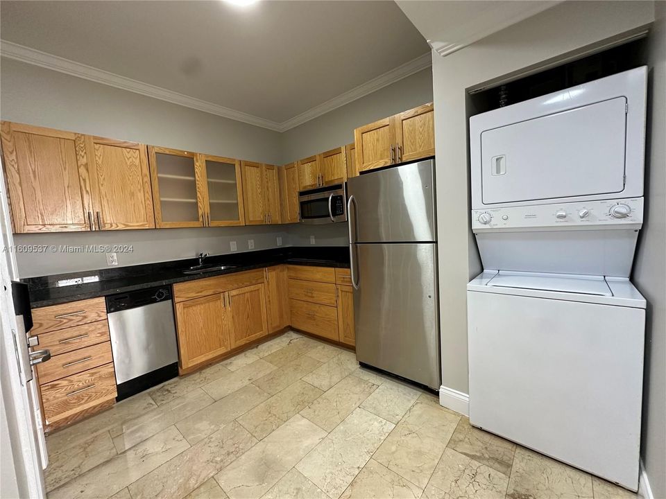 For Rent: $2,650 (2 beds, 2 baths, 719 Square Feet)