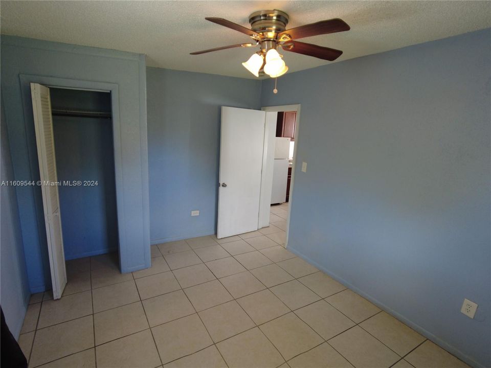 Active With Contract: $1,600 (1 beds, 1 baths, 440 Square Feet)