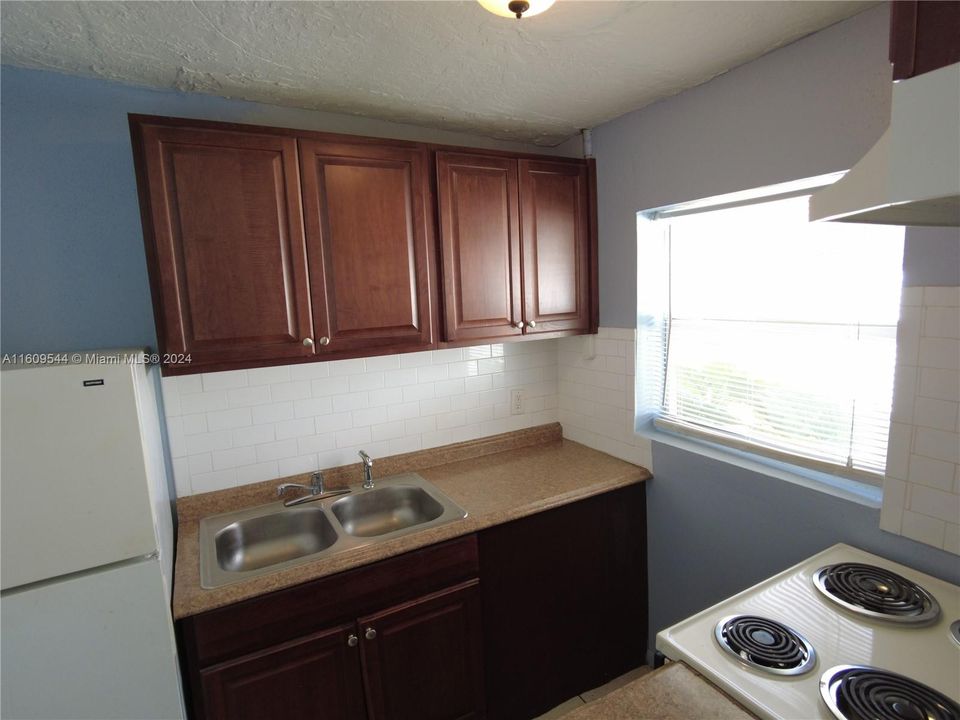 Recently Rented: $1,600 (1 beds, 1 baths, 440 Square Feet)