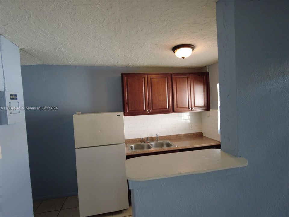 Active With Contract: $1,600 (1 beds, 1 baths, 440 Square Feet)