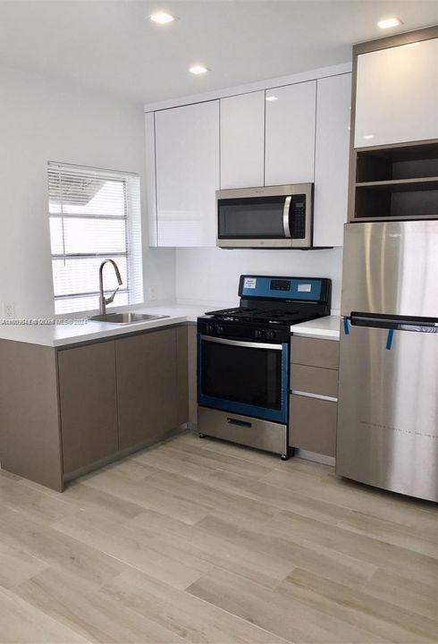 Recently Rented: $1,800 (1 beds, 1 baths, 409 Square Feet)