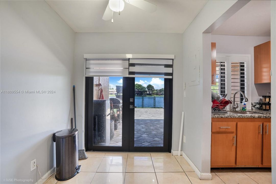 Active With Contract: $2,350 (2 beds, 1 baths, 1008 Square Feet)