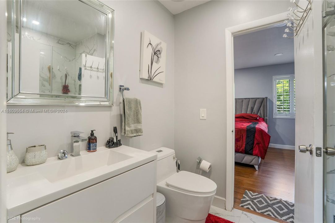 Active With Contract: $2,350 (2 beds, 1 baths, 1008 Square Feet)