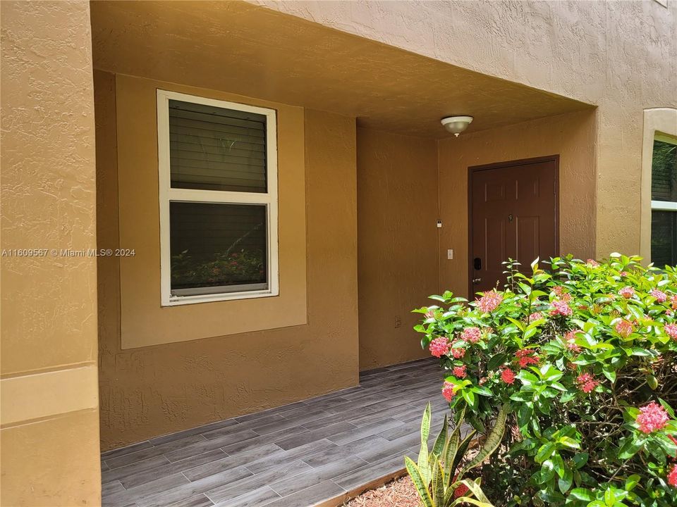 For Rent: $3,800 (4 beds, 2 baths, 1728 Square Feet)