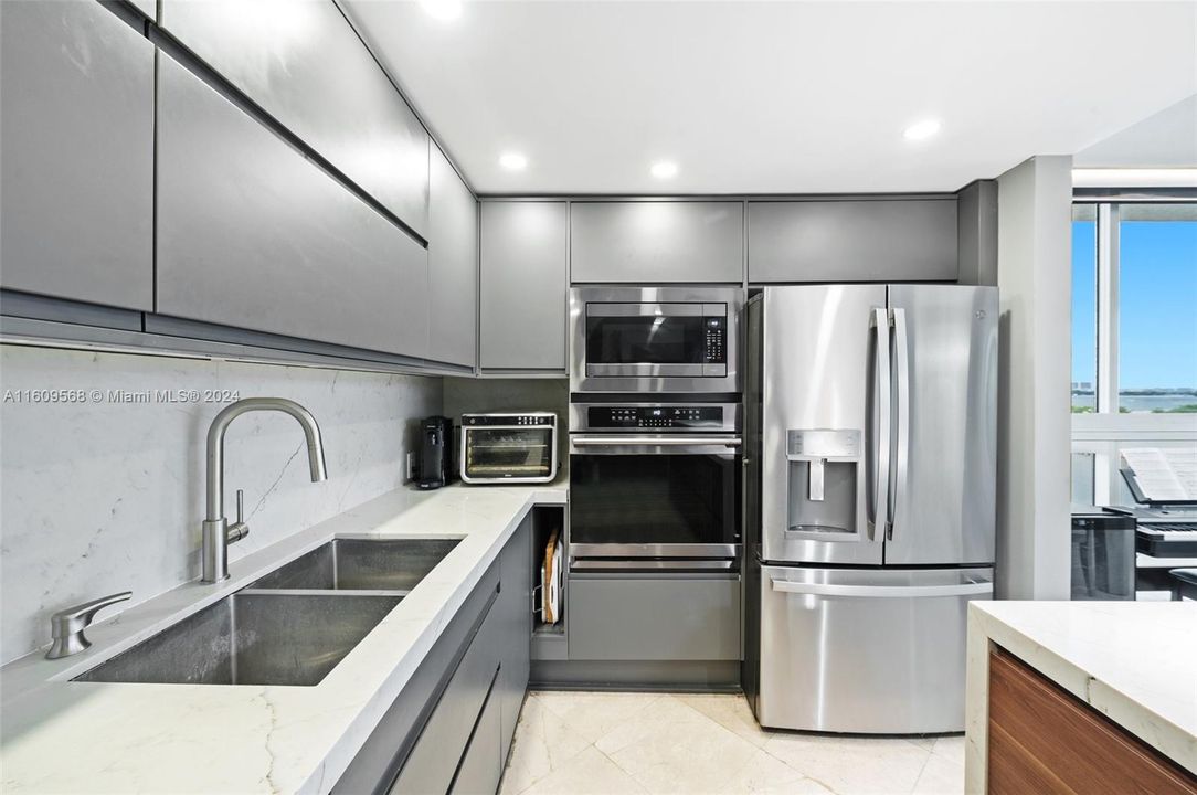 Active With Contract: $4,795 (3 beds, 2 baths, 1771 Square Feet)