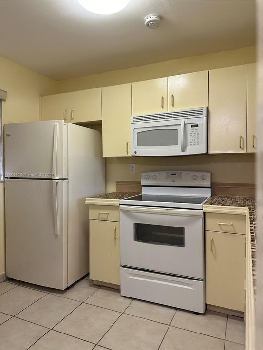 For Rent: $2,300 (2 beds, 2 baths, 936 Square Feet)