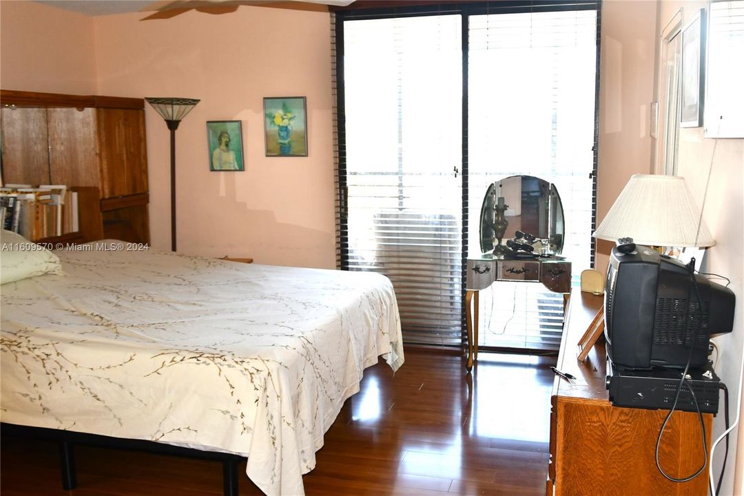 En Venta: $306,000 (3 camas, 2 baños, 1380 Pies cuadrados)
