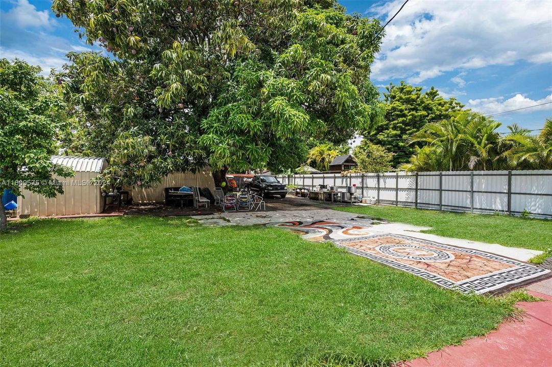 For Sale: $599,000 (3 beds, 2 baths, 830 Square Feet)