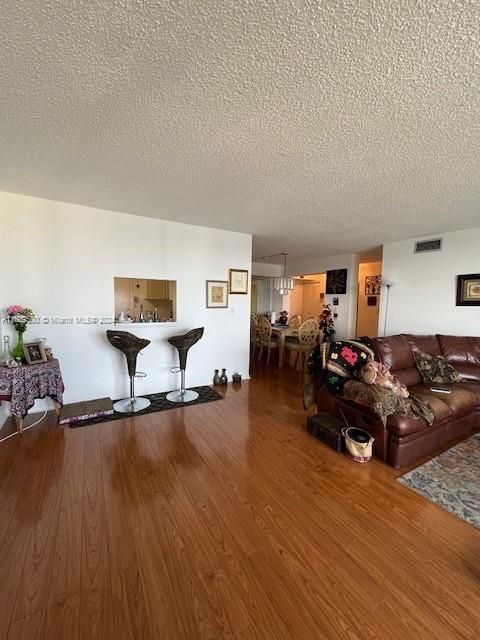 For Sale: $249,900 (2 beds, 2 baths, 1260 Square Feet)