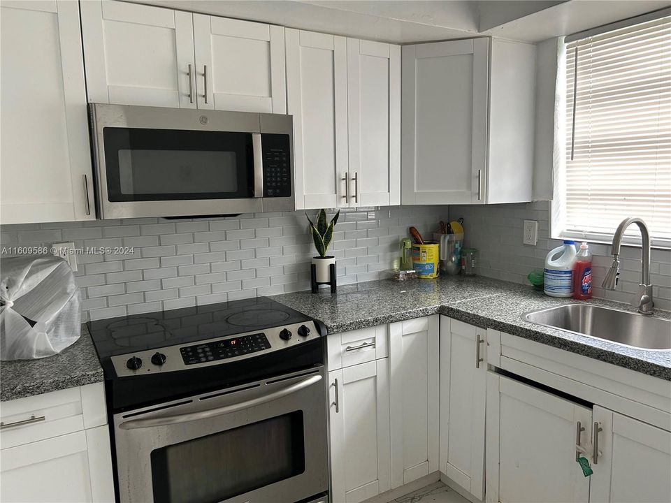 For Rent: $2,150 (2 beds, 2 baths, 952 Square Feet)