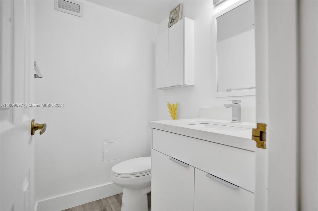 For Rent: $3,600 (1 beds, 1 baths, 835 Square Feet)