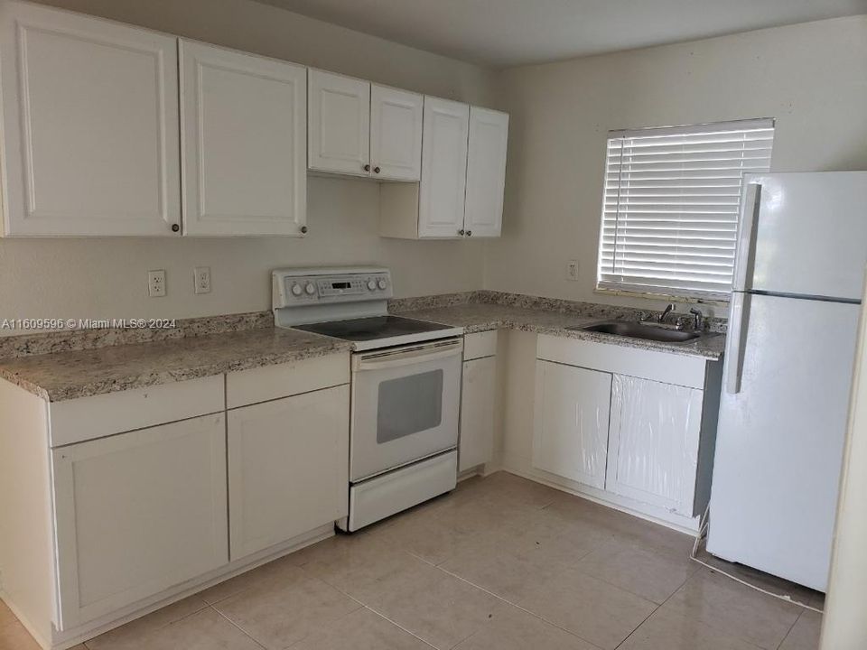 Recently Rented: $2,100 (3 beds, 1 baths, 1201 Square Feet)