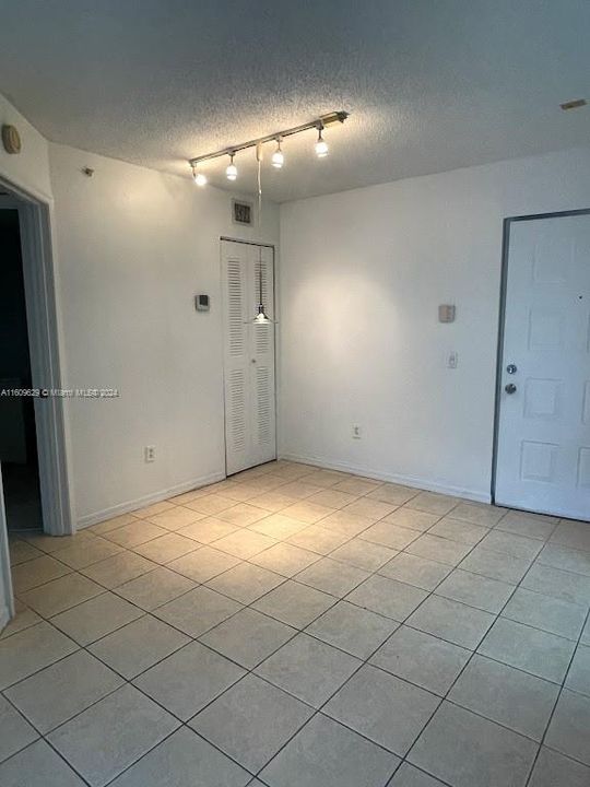 For Rent: $1,750 (1 beds, 1 baths, 537 Square Feet)