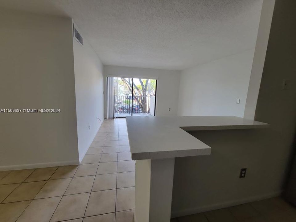 For Sale: $289,000 (2 beds, 1 baths, 848 Square Feet)