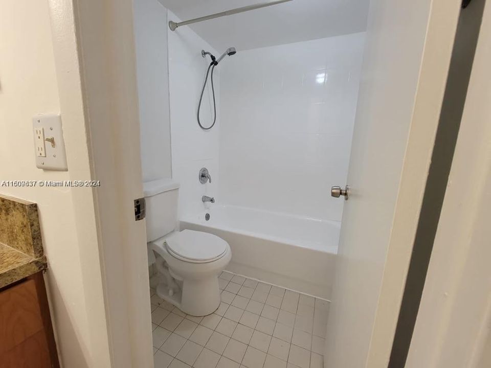 For Sale: $289,000 (2 beds, 1 baths, 848 Square Feet)