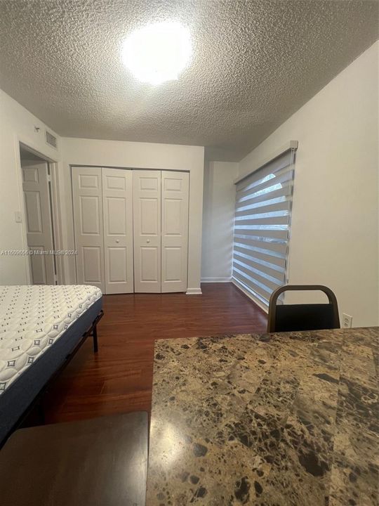 For Sale: $299,900 (2 beds, 2 baths, 911 Square Feet)