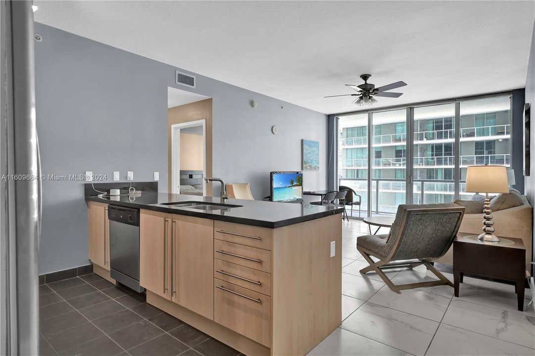 Recently Sold: $449,000 (1 beds, 1 baths, 707 Square Feet)