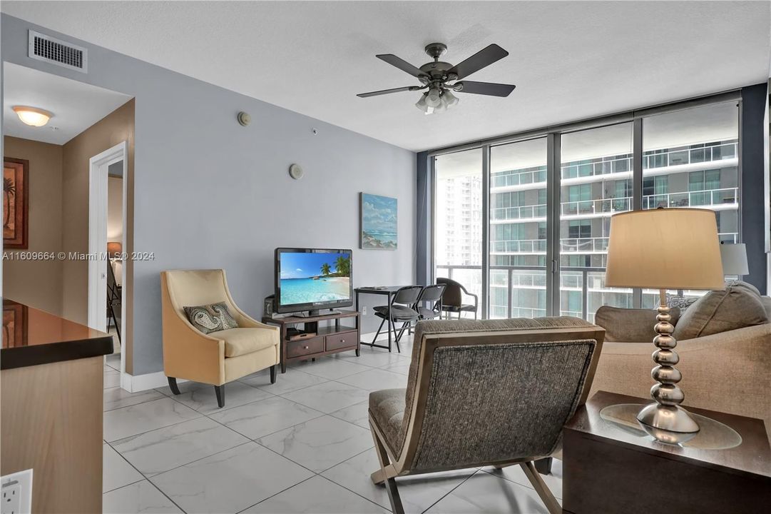 Recently Sold: $449,000 (1 beds, 1 baths, 707 Square Feet)