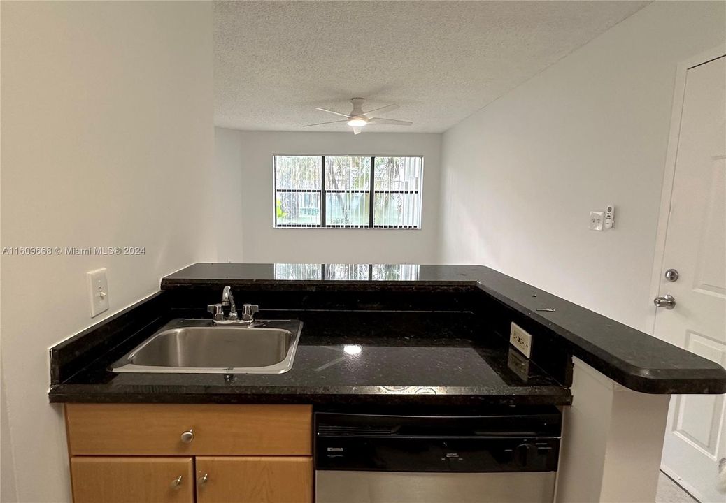 Recently Rented: $1,770 (1 beds, 1 baths, 650 Square Feet)