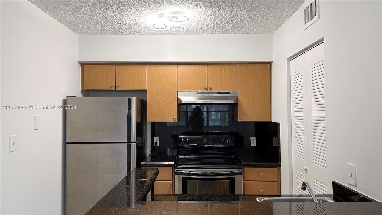 Recently Rented: $1,770 (1 beds, 1 baths, 650 Square Feet)