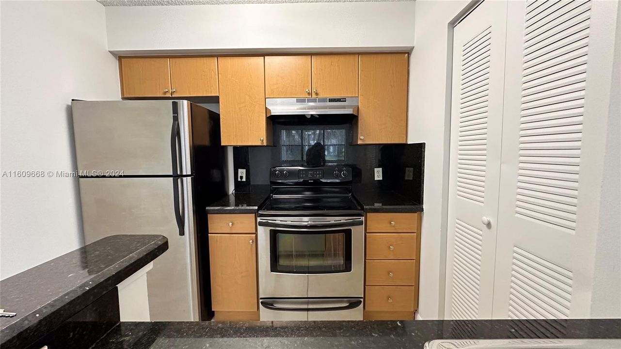 Recently Rented: $1,770 (1 beds, 1 baths, 650 Square Feet)