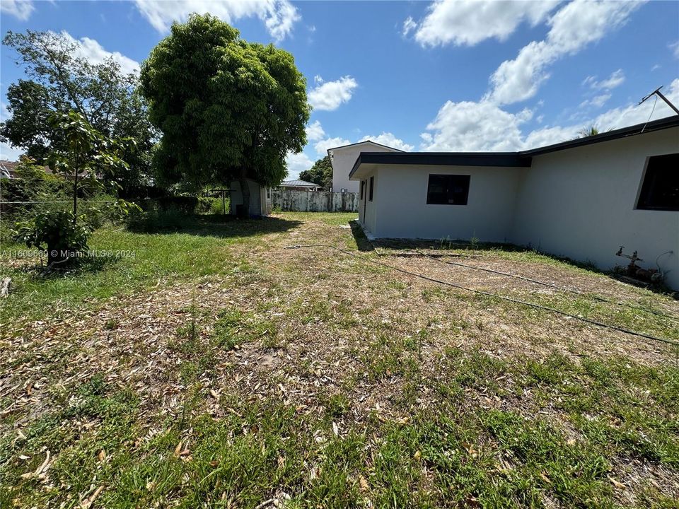 For Sale: $599,000 (3 beds, 2 baths, 1372 Square Feet)