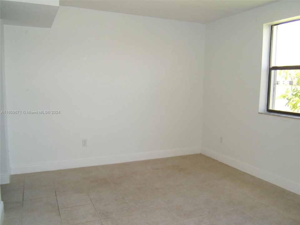 For Rent: $2,350 (3 beds, 2 baths, 1195 Square Feet)