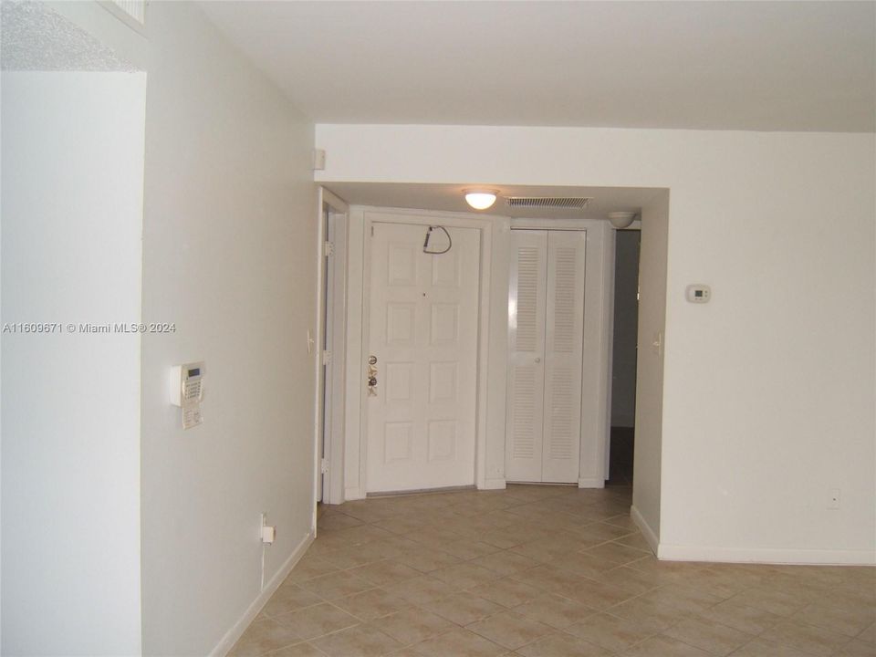 For Rent: $2,350 (3 beds, 2 baths, 1195 Square Feet)